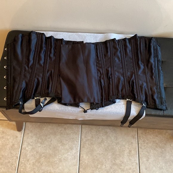 Quality Corset with steel bones. - Picture 6 of 8